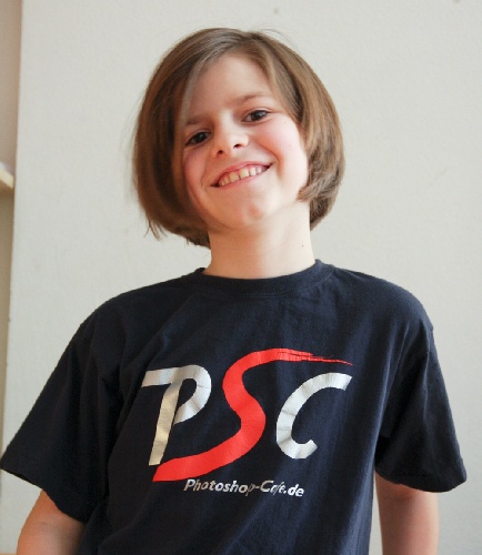 http://www.photoshop-cafe.de/forum/../bildupload/pics/sonst/thumb/1330618744_PSC-Shirt1.jpg